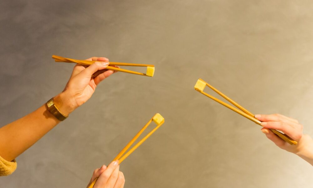 découvrez des techniques avancées de shibari pour maîtriser l'art japonais de la suspension et du bondage avec élégance et sécurité.