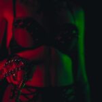 découvrez l'univers du bdsm : pratiques, sécurité, et consentement pour une expérience saine et respectueuse.