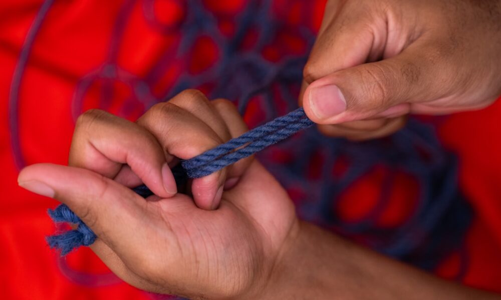 découvrez l'univers du bdsm : pratiques, sécurité et consentement pour une exploration respectueuse et enrichissante.