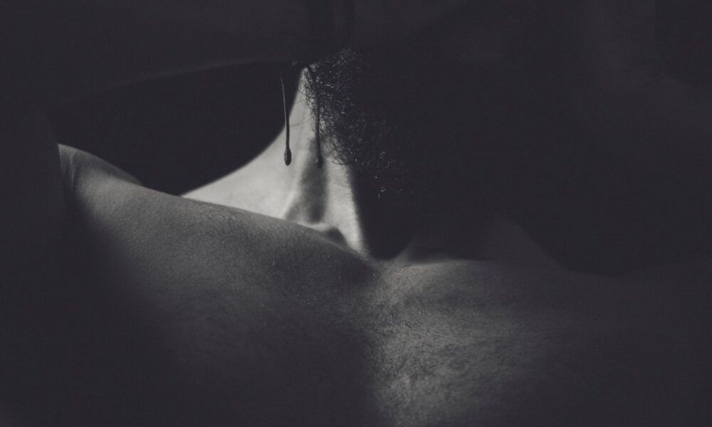 découvrez les secrets de l'hypnose érotique pour explorer vos désirs, améliorer votre intimité et vivre des expériences sensorielles uniques.