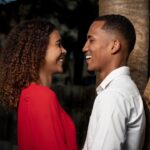 découvrez les clés du succès dans une relation polyamoureuse : communication, confiance et respect pour épanouir plusieurs liens amoureux.